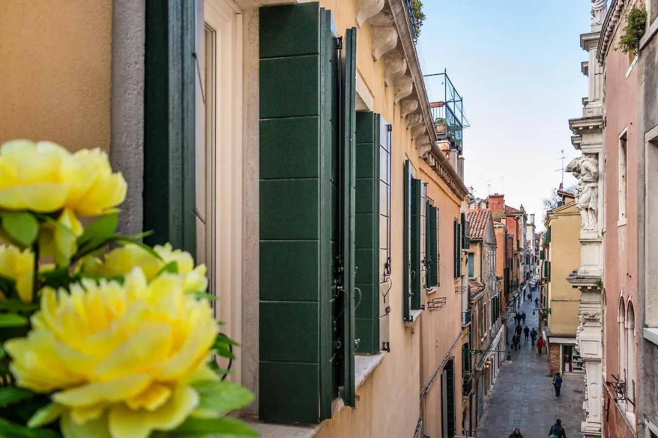 Doge'S Pantheon & St.Mark School In Hidden Venice Apartment