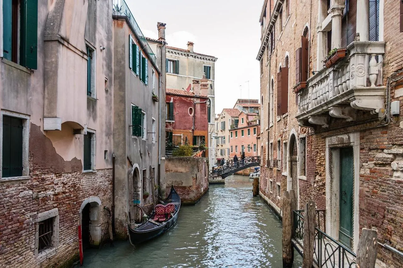 Doge'S Pantheon & St.Mark School In Hidden Veneza 0*,